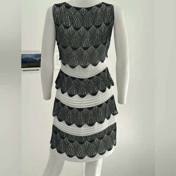 BCBG MaxAzria Lorenna Scalloped lace dress sleeveless black and white  size 6 - Picture 5 of 9